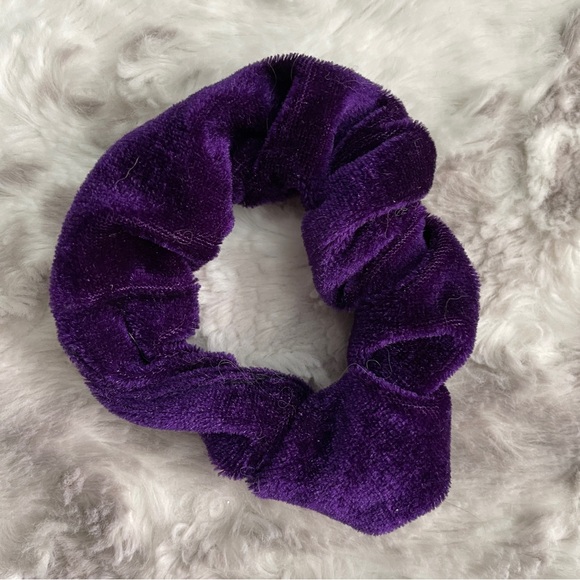 Hot Topic Scrunchie Set - Picture 2 of 4